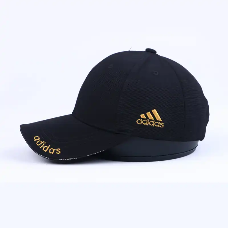 کلاه کپ مدل مغزی دار طرح گلدوزی