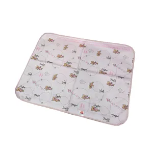 زیرانداز تعویض نوزاد مدل rabbit and bear 03