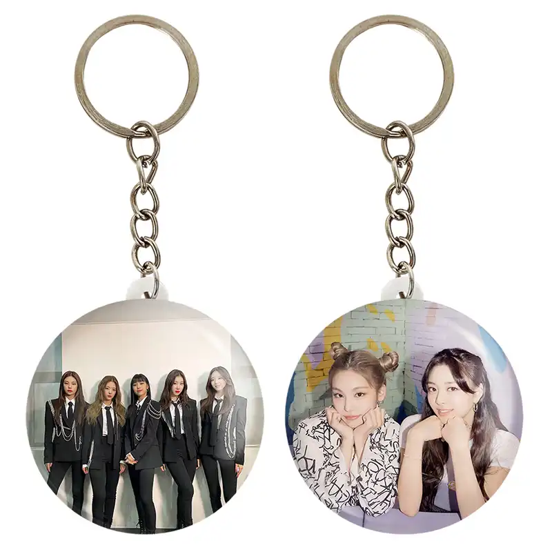 جاکلیدی خندالو مدل گروه ایتزی ITZY کد 2022720232 مجموعه 2 عددی