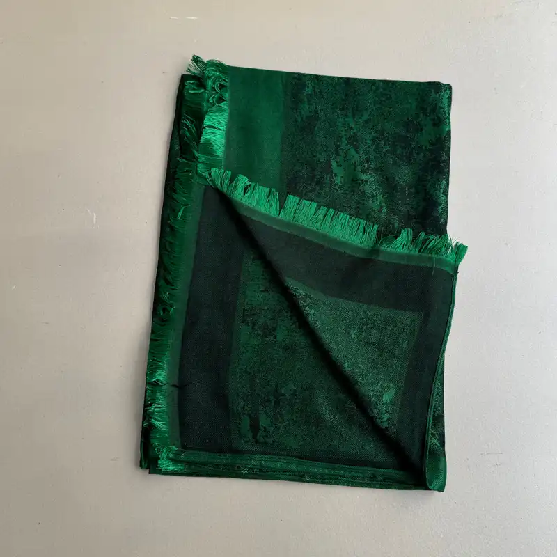 شال زنانه مدل نخی ژاکارد ابر و بادی