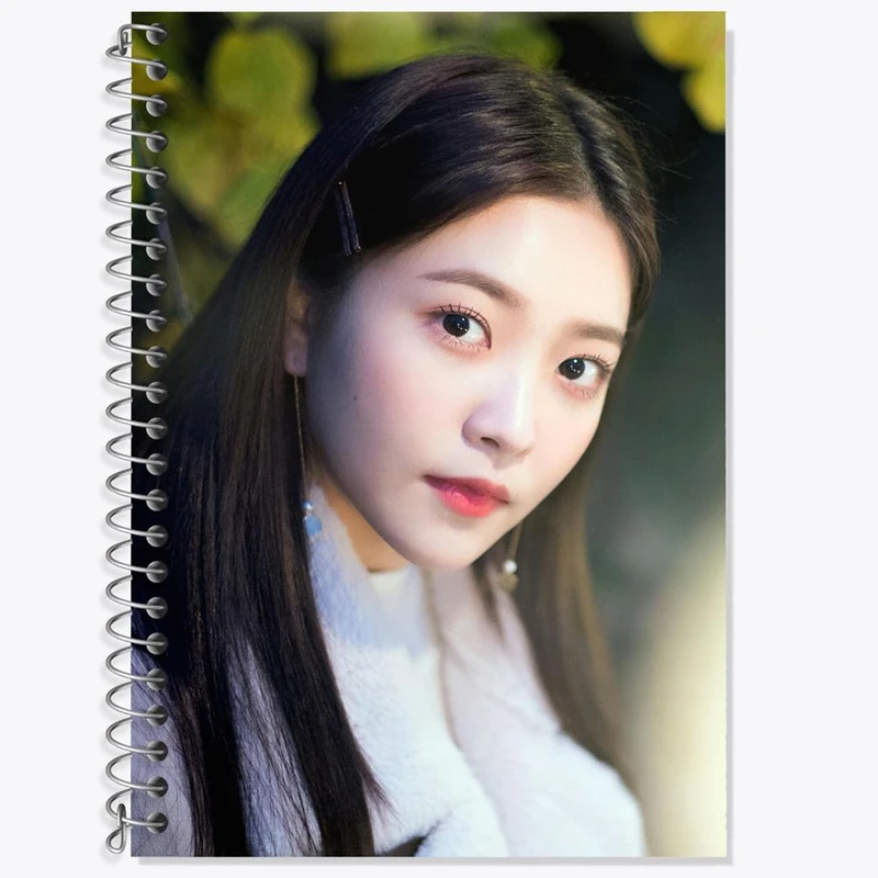 دفتر زبان 50 برگ خندالو مدل دو خط طرح یری گروه رد ولوت Red Velvet کد 19591