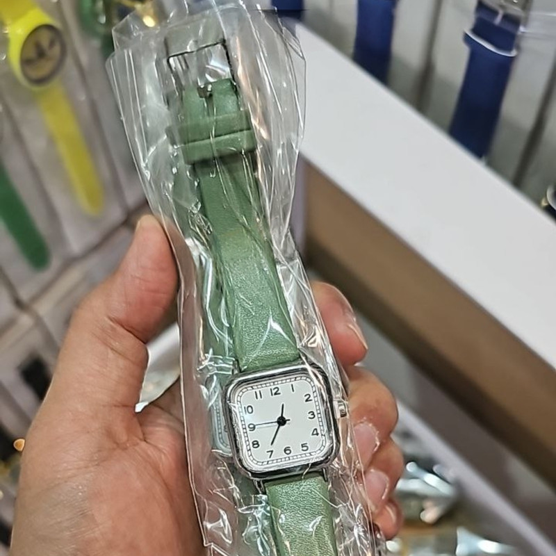 ساعت مچی عقربه ای دخترانه مدل بند چرم کلاسیک کد S-2