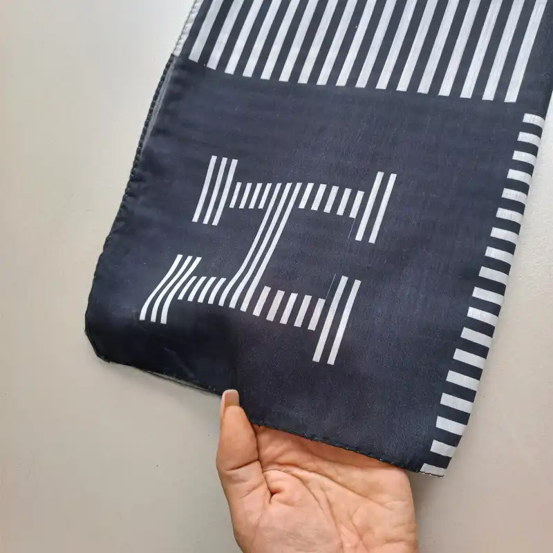 شال زنانه  مدل نخی چهارخانه خط دار اسبی