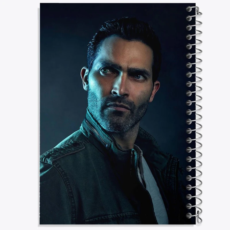 دفتر شطرنجی 50 برگ خندالو طرح درک سریال تین ولف Teen Wolf کد 28456