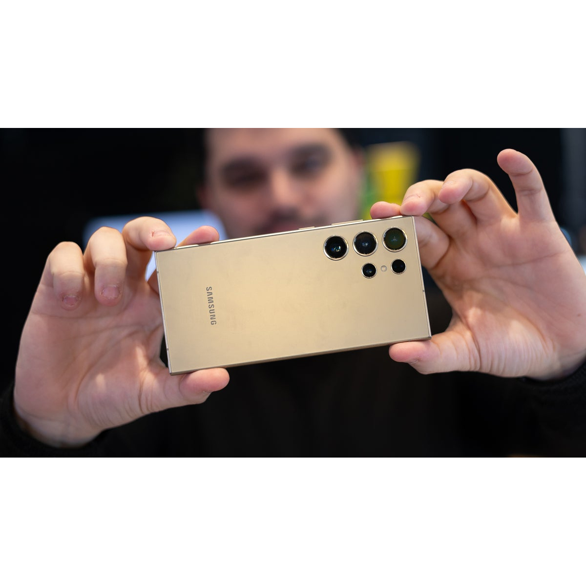 گوشی موبایل سامسونگ مدل Galaxy S24 Ultra دو سیم کارت ظرفیت 512 گیگابایت و رم 12 گیگابایت به همراه شارژر 45وات سامسونگ- ویتنام