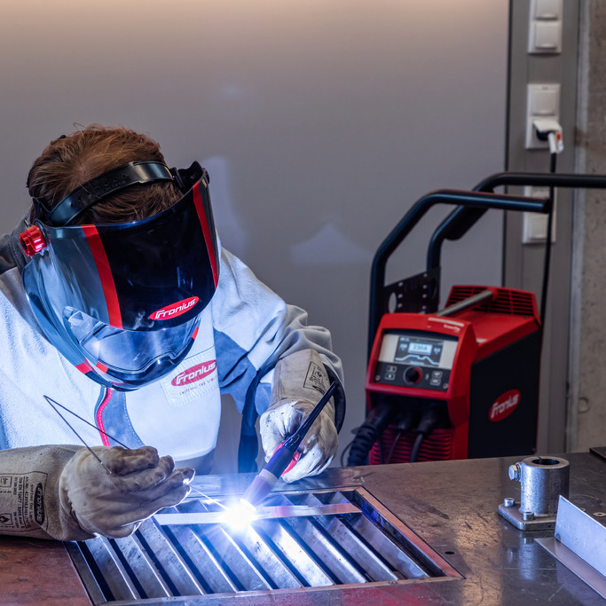 دستگاه جوش 500 آمپر فرونیوس مدل iWave دستگاه جوش 500 آمپر فرونیوس مدل iWave