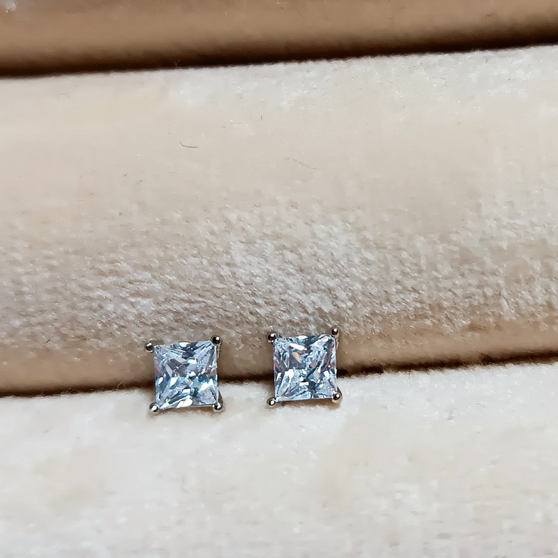 گوشواره زنانه ژوپینگ مدل ساده