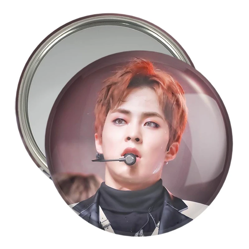 آینه جیبی خندالو مدل شیومین گروه اکسو EXO  کد 13515