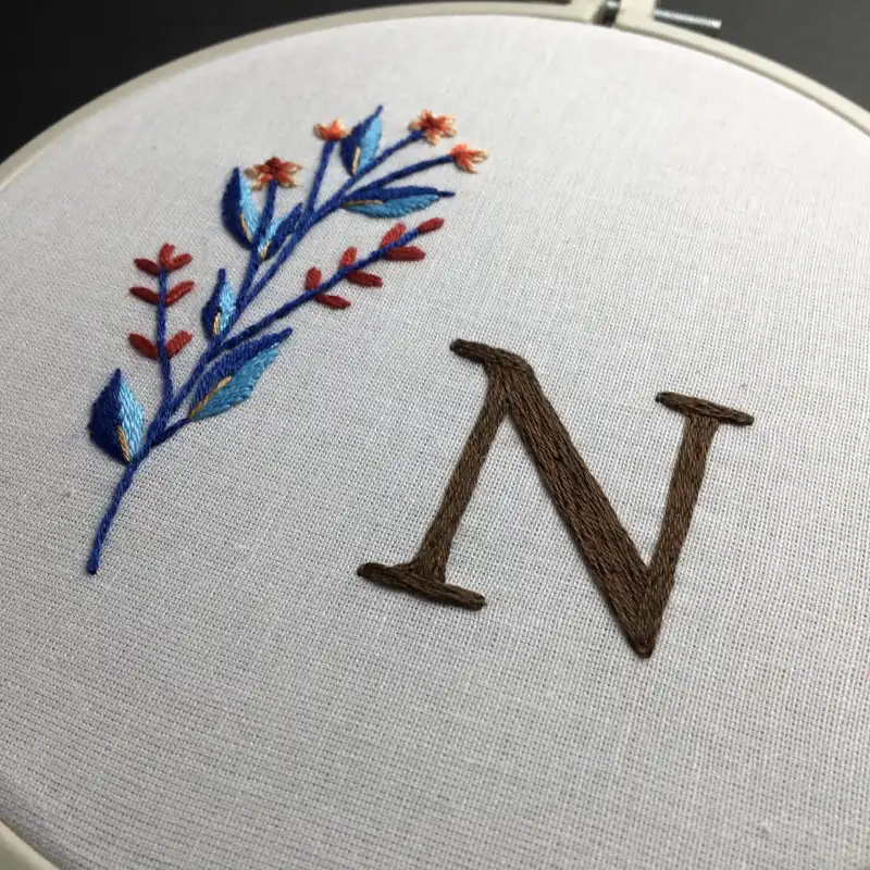 تابلو گلدوزی طرح حرف N کد M29