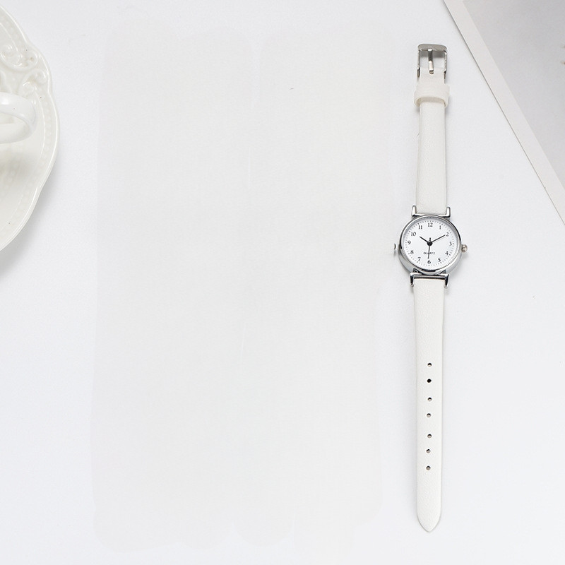 ساعت مچی عقربه ای زنانه مدل کلاسیک بند چرم کد 02