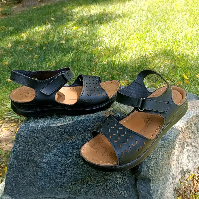 صندل زنانه مدل آروین طبی کد T.j رنگ مشکی