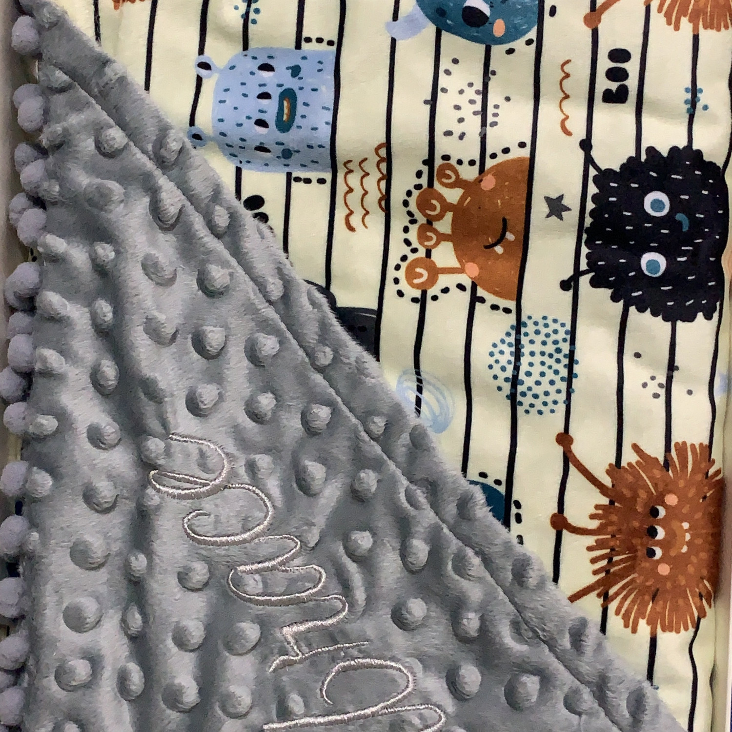 پتو کودک مدل هیولاها و راه راه سایز 75x75 سانتی متر