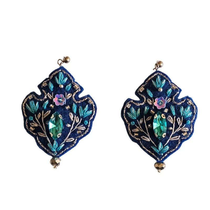 گوشواره دست دوز زنانه مدل دریاچه خیال