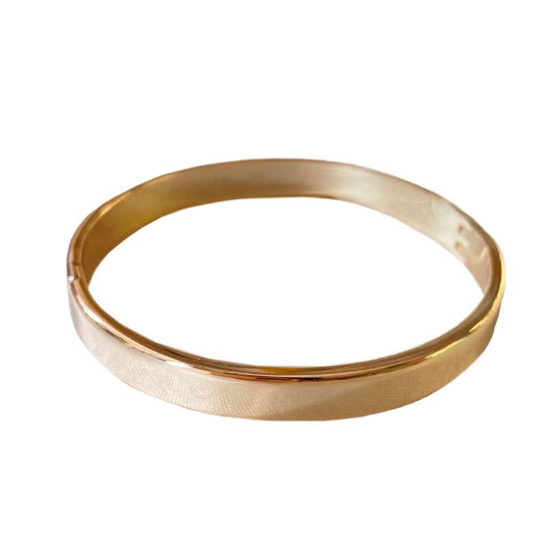 دستبند زنانه ژوپینگ مدل النگویی بیضی 720 دستبند زنانه ژوپینگ مدل النگویی بیضی 720