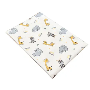 خشک‌کن نوزاد تیک مک مدل زرافه سایز 65*72 سانتی‌متر