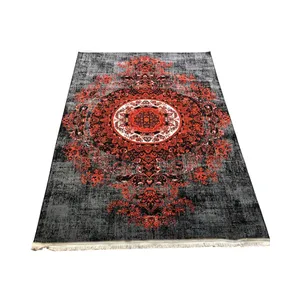 فرش ماشینی 700 شانه زمینه قرمز لاکی حاشیه مشکی مدل شاه عباسی