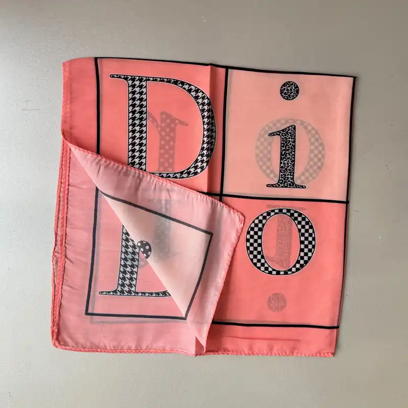 روسری زنانه مدل مینی اسکارف نخی چهارخانه اسپرت قواره 70