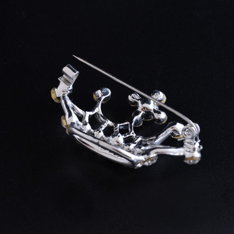 گل سینه زنانه پایتخت طرح تاج کد GS1060 گل سینه زنانه پایتخت طرح تاج کد GS1060