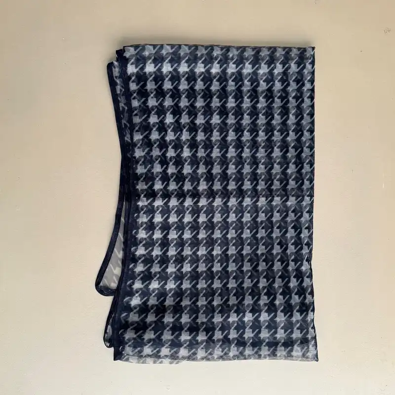 شال زنانه مدل توری مزونی پیچازی ریز دور نوار دوزی تابستانی