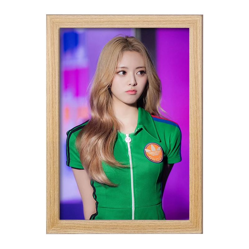 تابلو خندالو مدل یونا گروه ایتزی ITZY  کد 20213