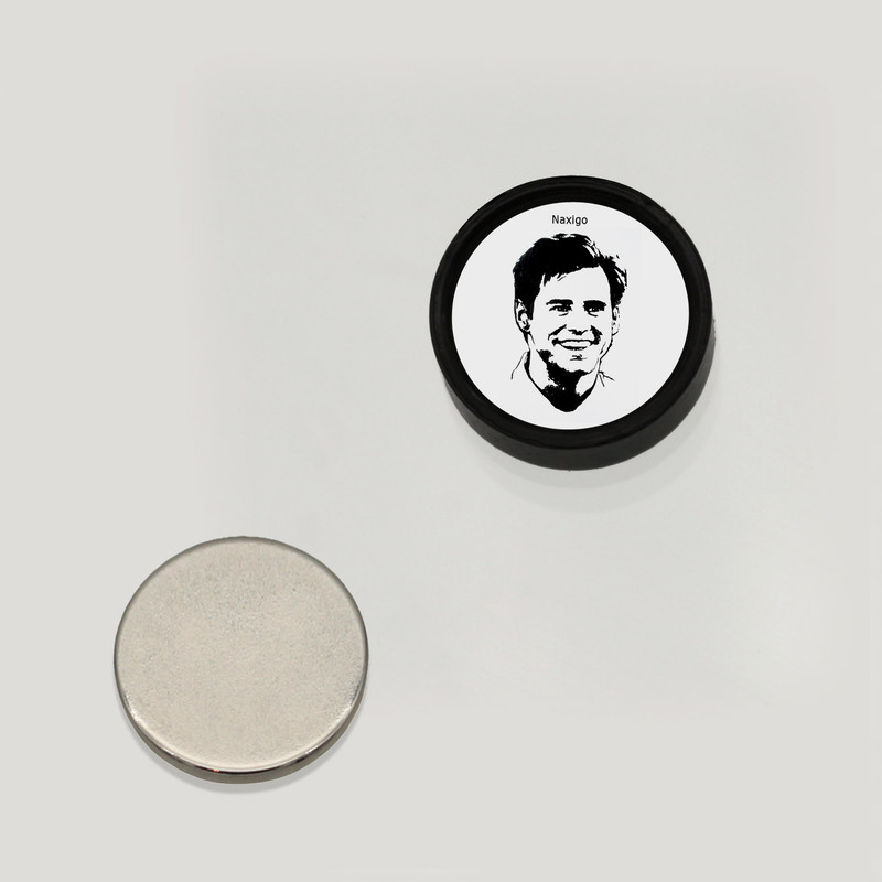 پیرسینگ گوش ناکسیگو مدل شب تاب طرح جیم کری کد PM6533