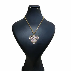 گردنبند مدل رزین با گل طبیعی