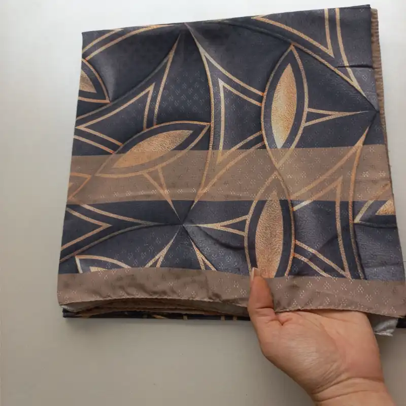 روسری زنانه مدل نخی قواره بزرگ برگ دار کد 421