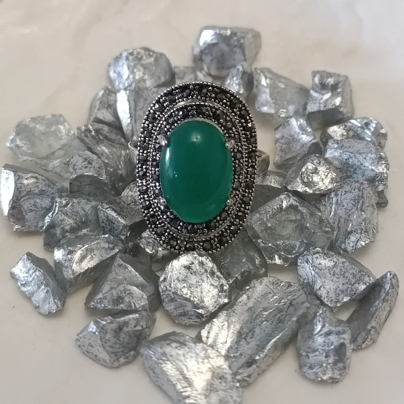 انگشتر زنانه مدل کلاسیک نگین دار انگشتر زنانه مدل کلاسیک نگین دار