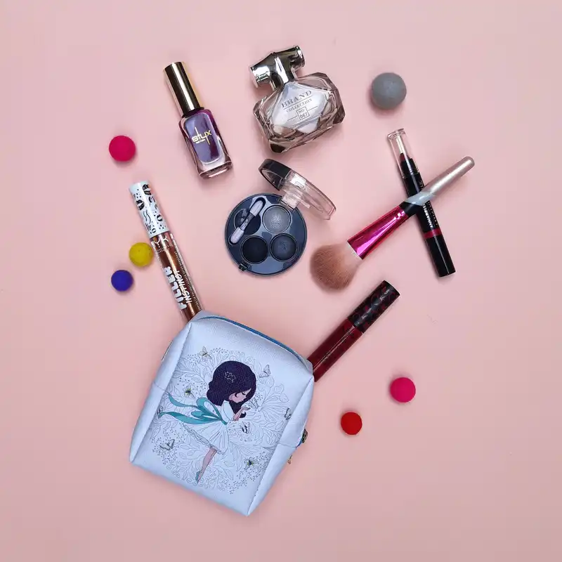 کیف لوازم آرایش زنانه طرح دختر مدل CB-003