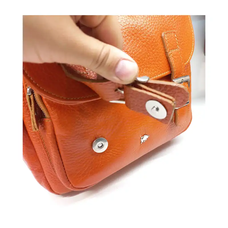 کوله پشتی زنانه سرزمین چرم مدل کوله تمام چرم جانا کد 221070