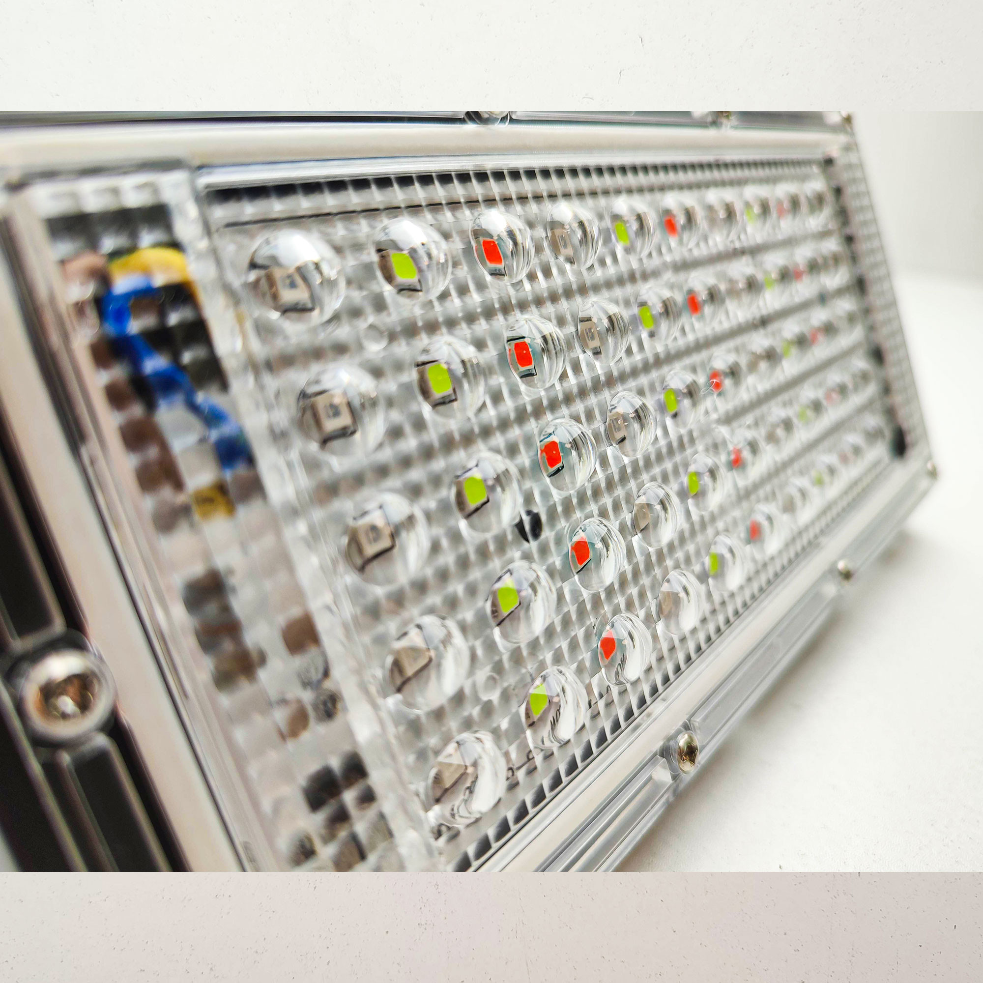 پروژکتور 50 وات نوراک مدل RGB چند رنگ ریموات دار پروژکتور 50 وات نوراک مدل RGB چند رنگ ریموات دار