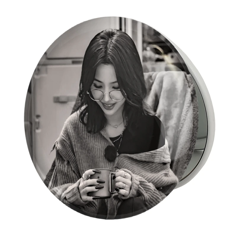 آینه جیبی خندالو طرح سویون گروه جی آیدل GIdle مدل تاشو کد 19567 