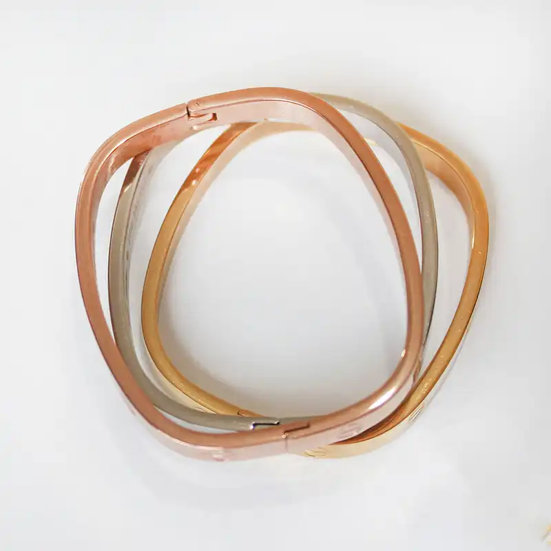 دستبند زنانه مدل النگویی مربعی کد 10080