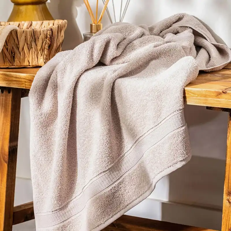 حوله حمام ال سی دابلیو هوم مدل SC16Z8 سایز 70x140 سانتی متر