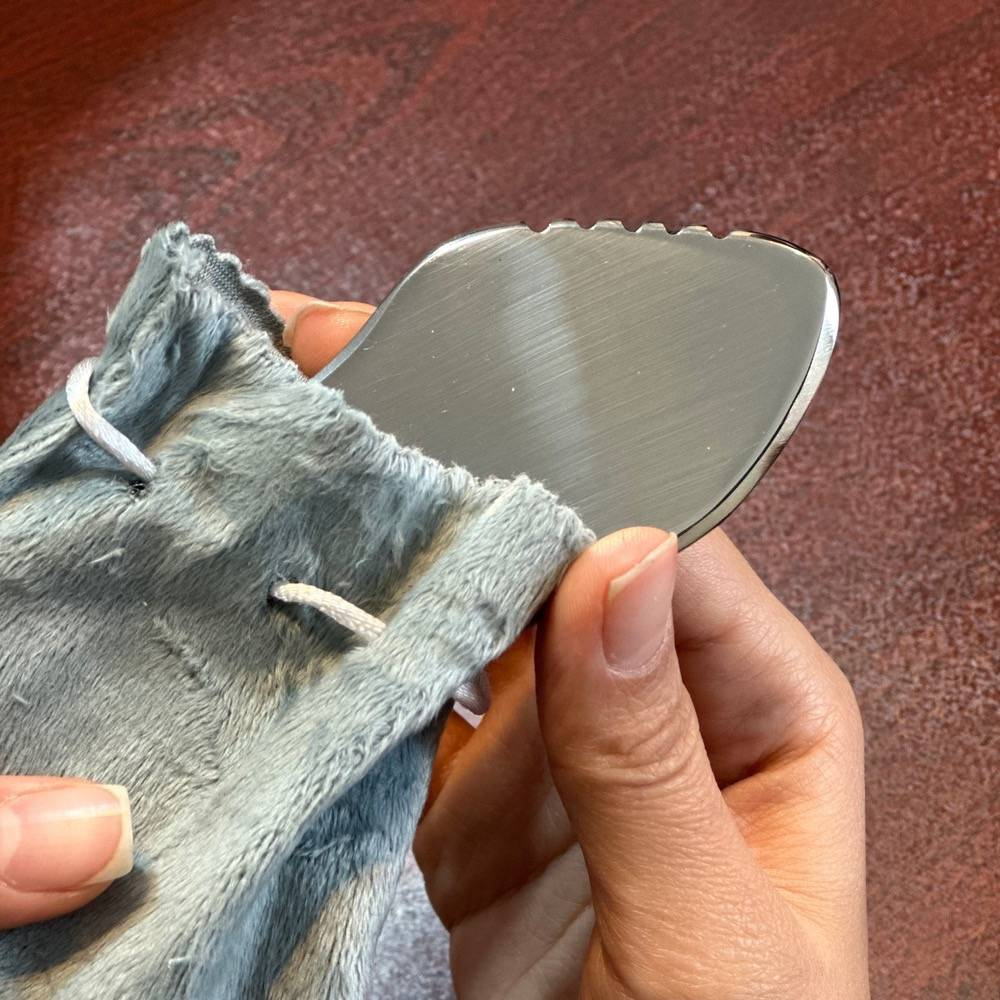 ماساژور دستی صورت پوشانه نیلای مدل پروانه ای دندانه دار