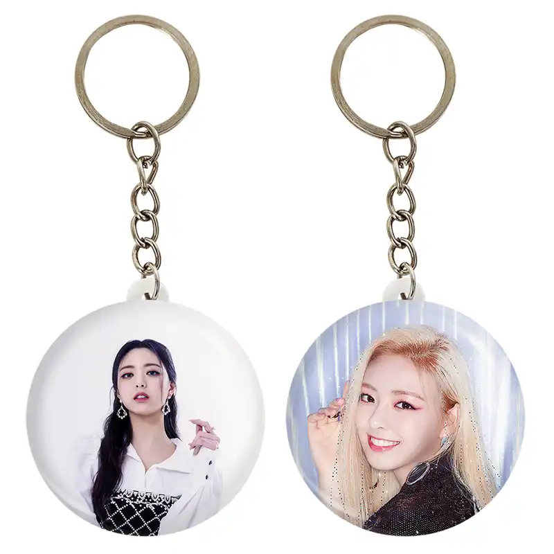 جاکلیدی خندالو مدل یونا گروه ایتزی ITZY کد 2022020218 مجموعه 2 عددی