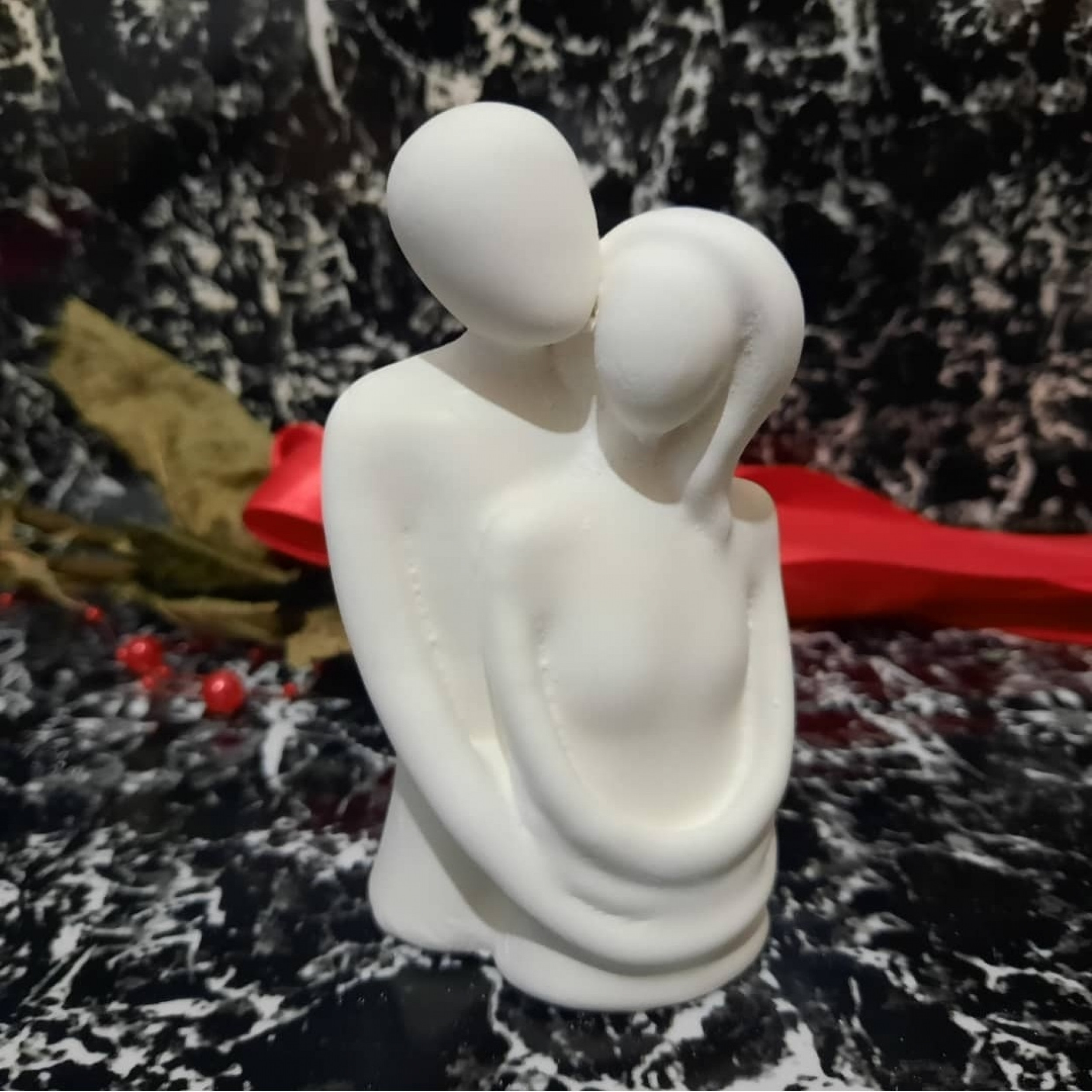 مجسمه مدل  زوج عاشق طرح دربرگرفته به همراه جاشمعی