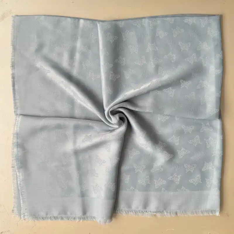 روسری زنانه مدل نخی ژاکارد طرح پروانه ریز کد 2