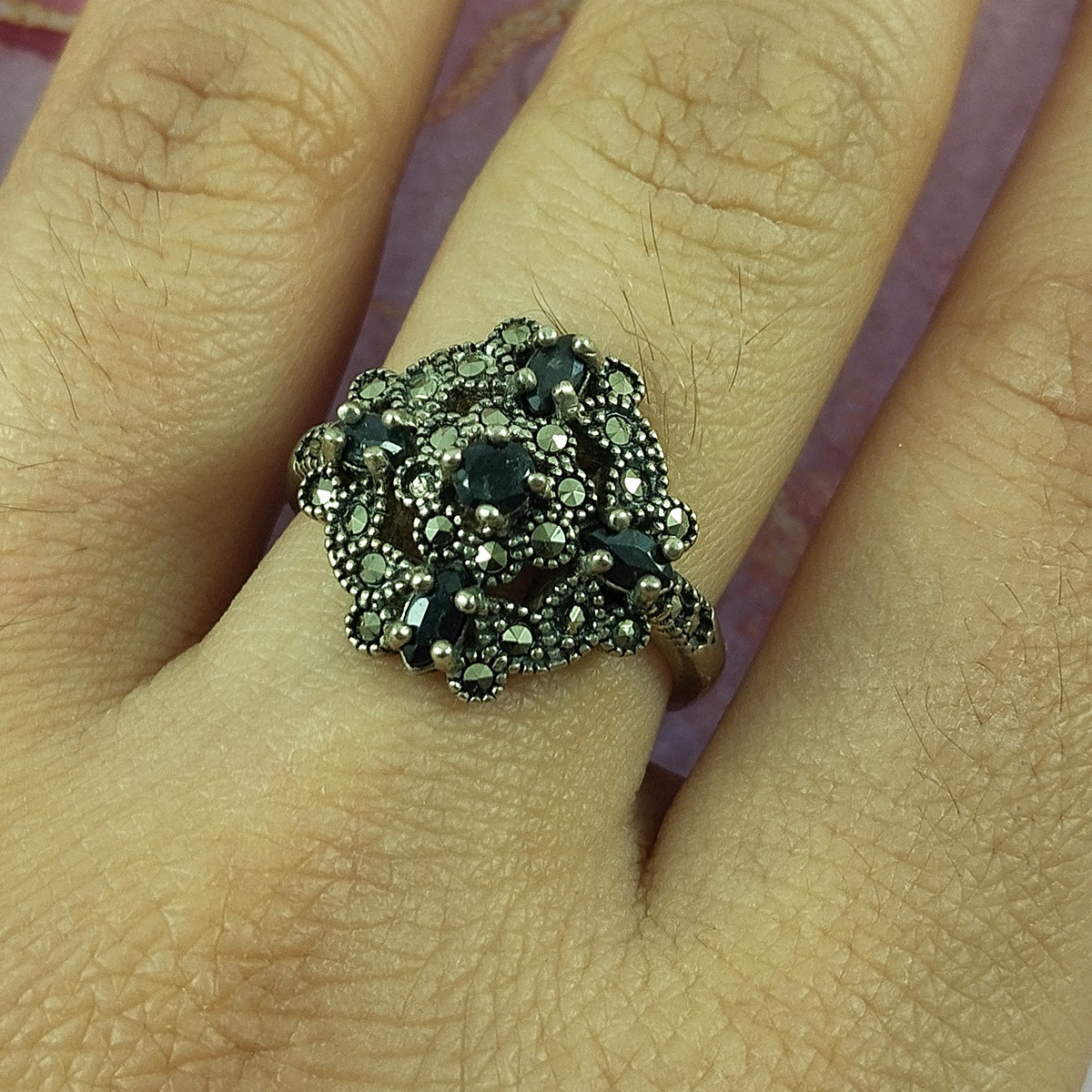 انگشتر نقره زنانه سلین کالا مدل سیاه قلم طرح یاقوت کبود  کد 141