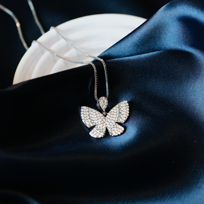 آویز گردنبند نقره زنانه جی تی ای مدل پروانه آویز گردنبند نقره زنانه جی تی ای مدل پروانه