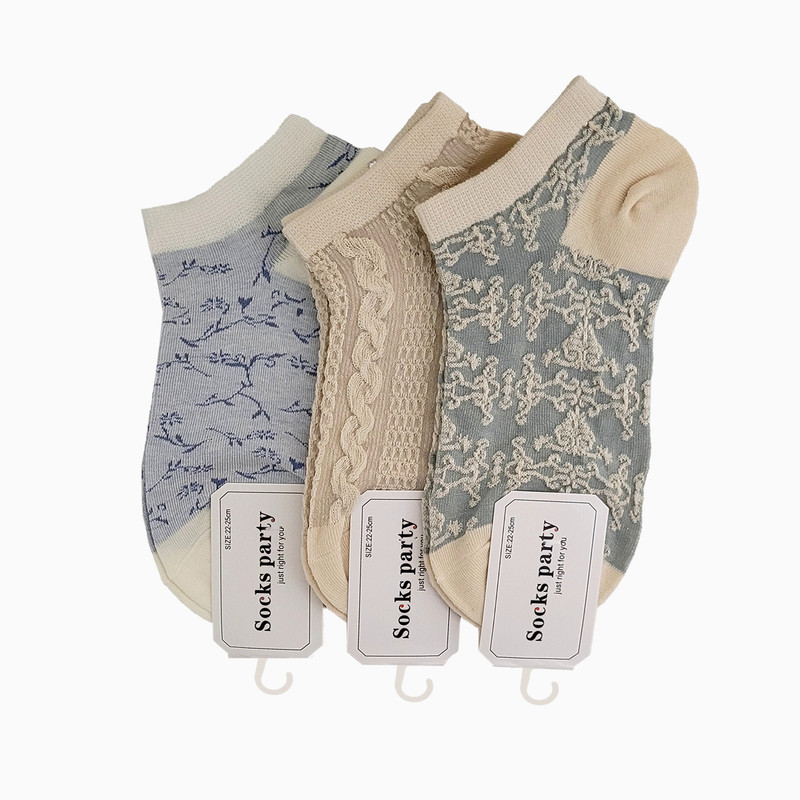 جوراب زنانه مدل برجسته فانتزی کد 01224 بسته 3 عددی