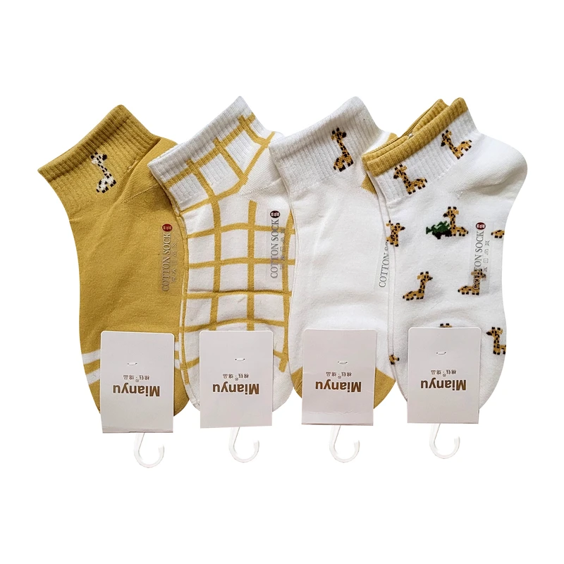 جوراب زنانه مدل زرافه کد 4-01194 بسته 4 عددی