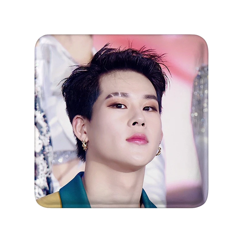 مگنت خندالو طرح جوهان گروه مانستا اکس MONSTA X  مدل مربعی کد 21127