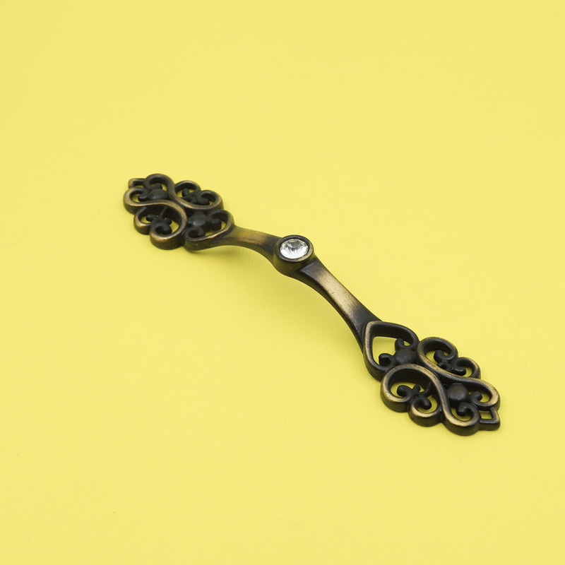 دستگیره کمد مدل کلاسیک نگین دار بسته 2 عددی دستگیره کمد مدل کلاسیک نگین دار بسته 2 عددی