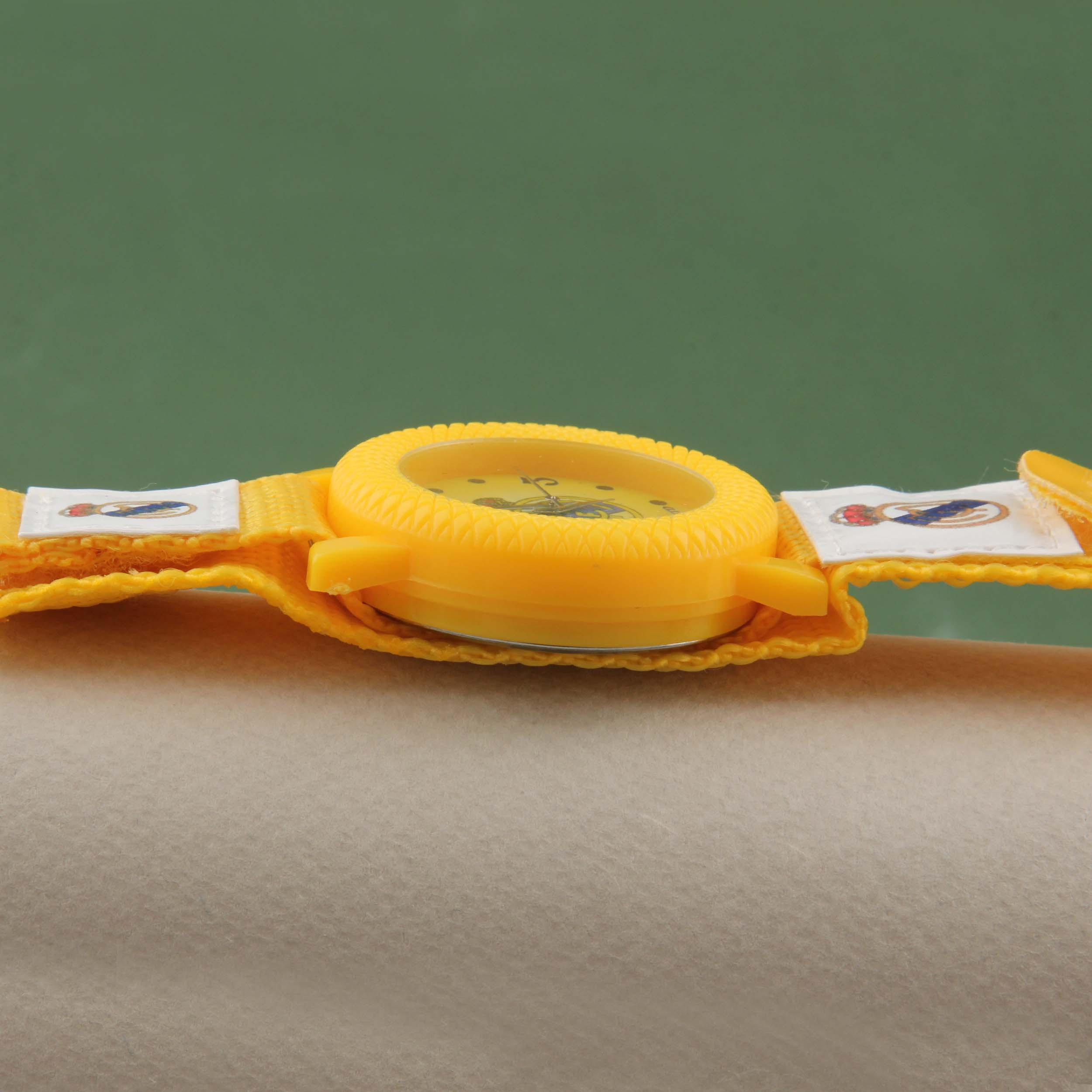 ساعت مچی عقربه ای پسرانه مدل ورزشی بند کتان چسبی طرح رئال مادرید کد WHK_091 ساعت مچی عقربه ای پسرانه مدل ورزشی بند کتان چسبی طرح رئال مادرید کد WHK_091