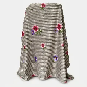 پتو مسافرتی 1 نفره هنرمند مدل گل برجسته سایز 200x160 سانتی‌متر
