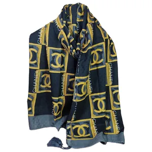 شال زنانه شانل مدل منگوله دار کد 1039