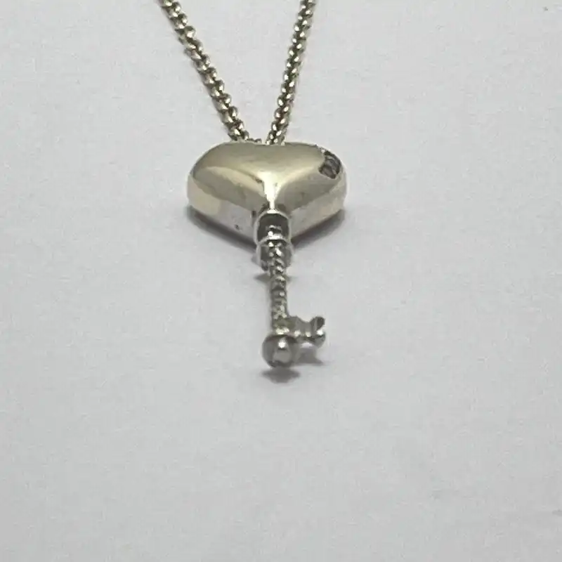 گردنبند طلا 18 عیار زنانه مدل GA005 طرح کلید طرح قلب