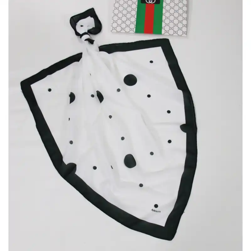 دستمال سر و گردن زنانه مدل مینی نخی طرح توپی کد ana-2681