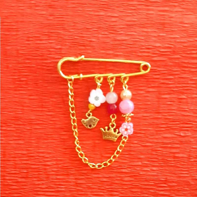 سنجاق سینه دخترانه مدل ملکه کد 1546 سنجاق سینه دخترانه مدل ملکه کد 1546